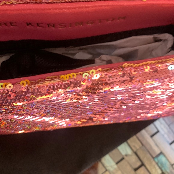 Kurt Geiger London Mini Kensington Sequins Crossbody Bag
KURT GEIGER L… - Picture 10 of 16